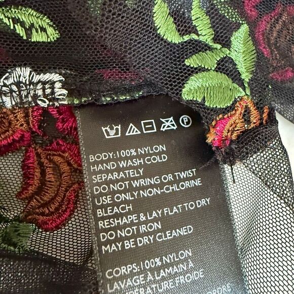 Urban Outfitters Sheer mesh Embroidered Black Floral Crop Top Size S NWT - Picture 7 of 9